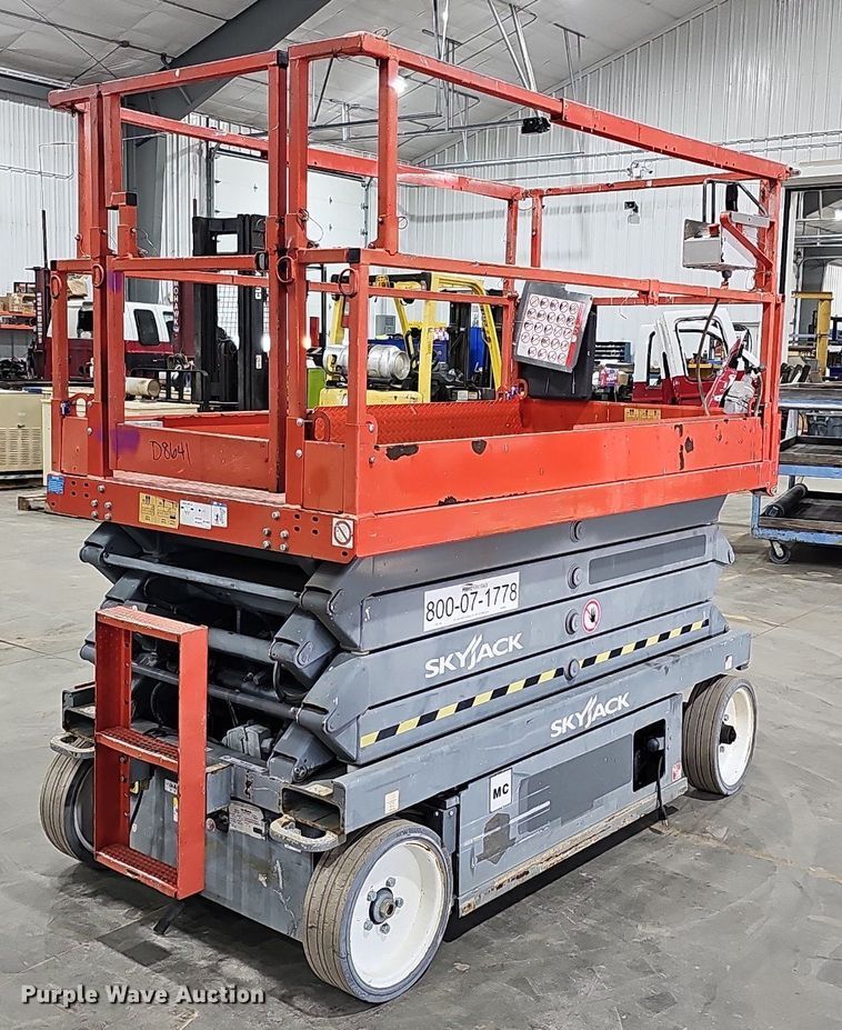 image for item MH9478 2016 Skyjack 4626  scissor lift
