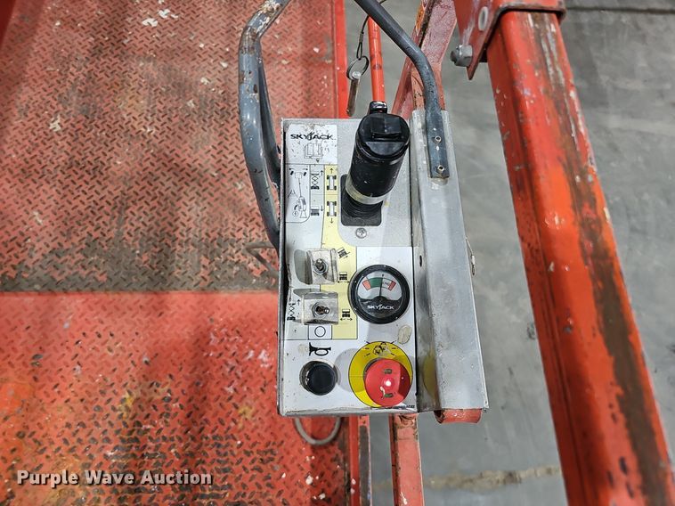 image for item MH9478 2016 Skyjack 4626  scissor lift