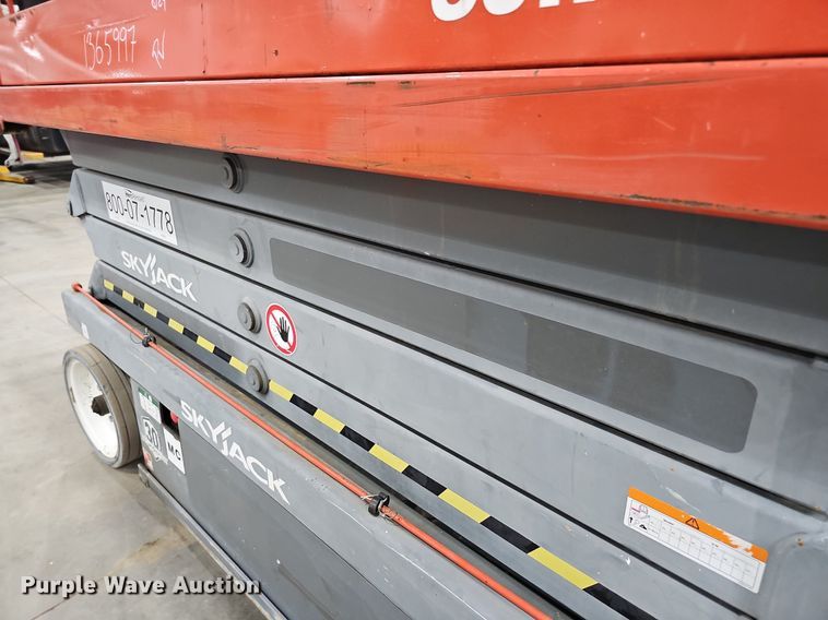 image for item MH9478 2016 Skyjack 4626  scissor lift