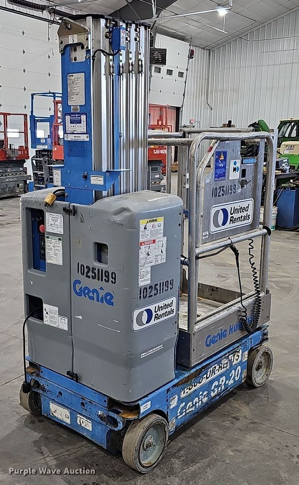 image for item MH9480 2014 Genie GR-20  vertical lift