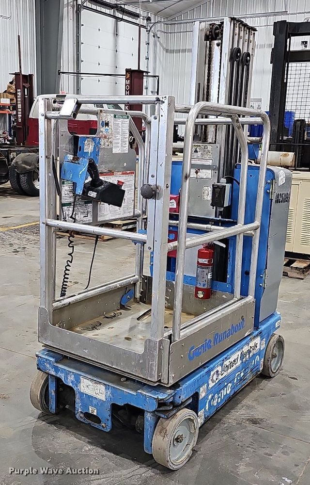 image for item MH9480 2014 Genie GR-20  vertical lift