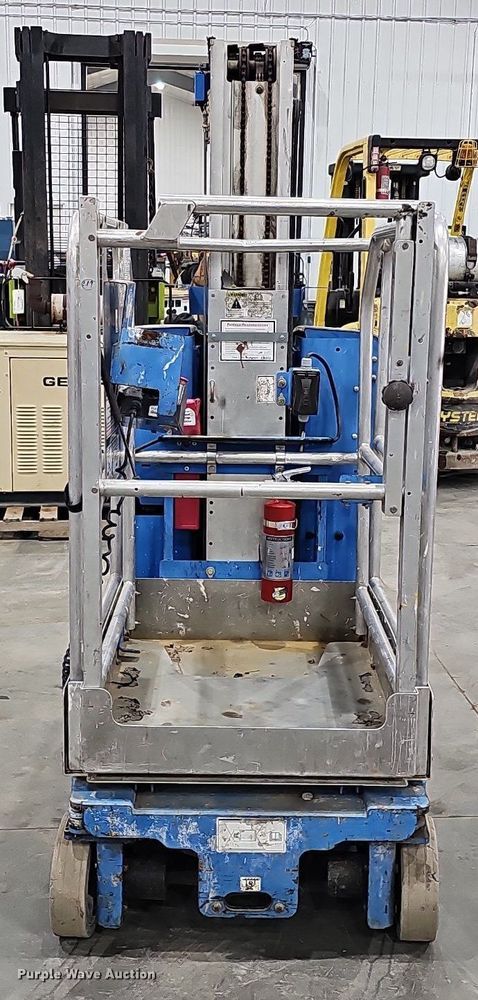 image for item MH9480 2014 Genie GR-20  vertical lift