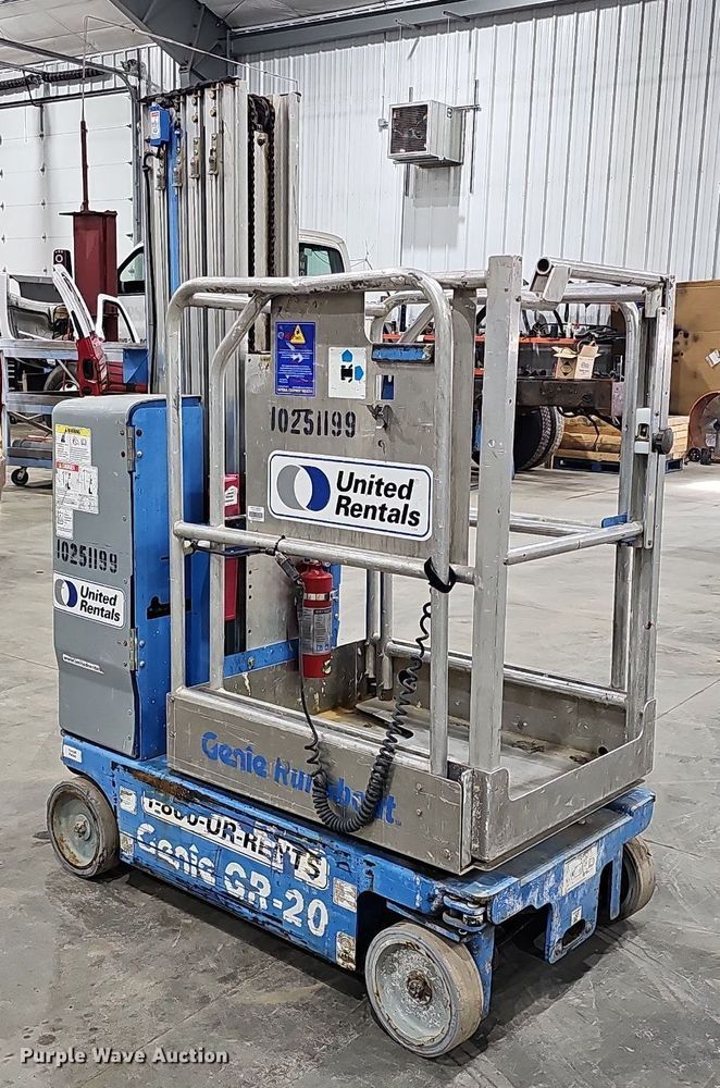image for item MH9480 2014 Genie GR-20  vertical lift
