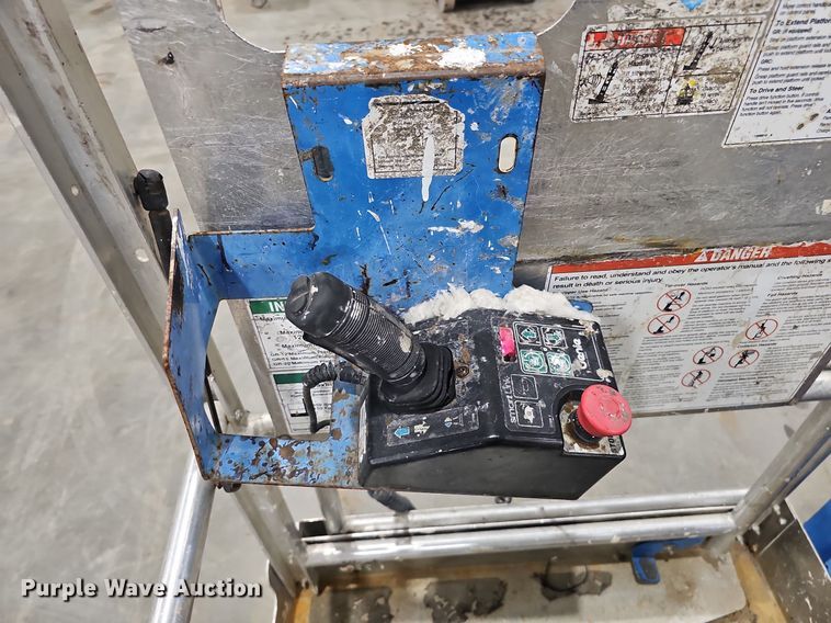 image for item MH9480 2014 Genie GR-20  vertical lift