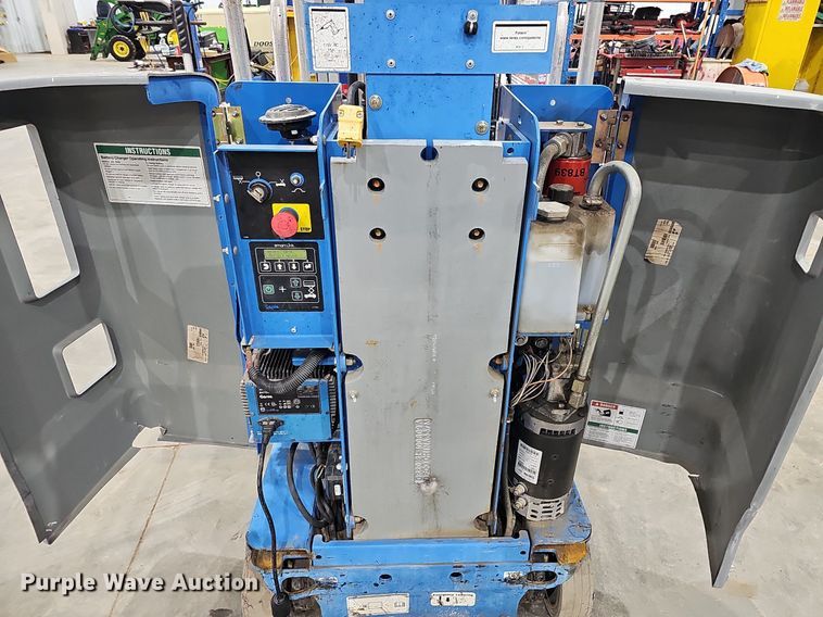 image for item MH9480 2014 Genie GR-20  vertical lift