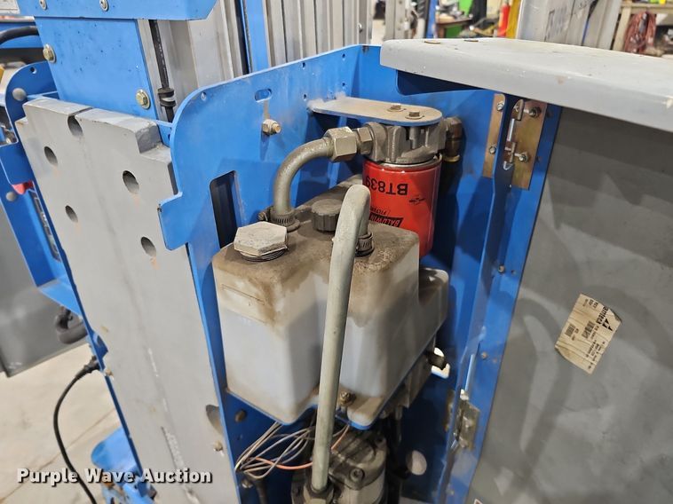 image for item MH9480 2014 Genie GR-20  vertical lift