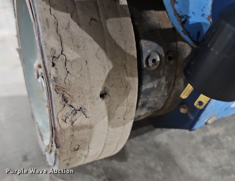 image for item MH9480 2014 Genie GR-20  vertical lift