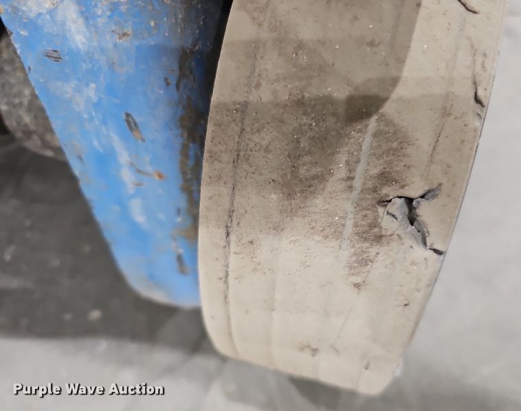 image for item MH9480 2014 Genie GR-20  vertical lift