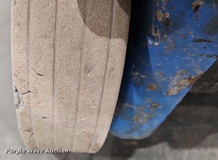 image for item MH9480 2014 Genie GR-20  vertical lift