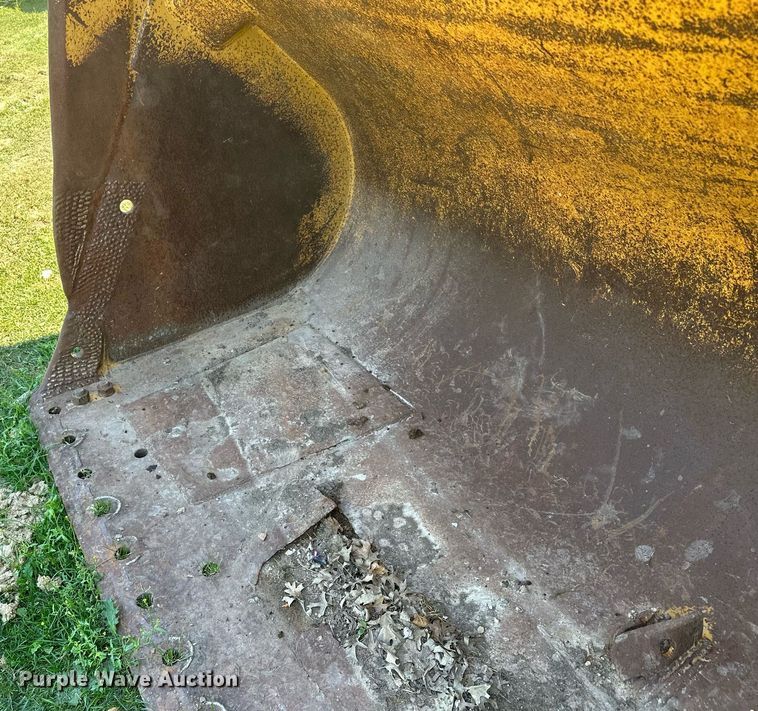 image for item MQ9320 132" W wheel loader bucket