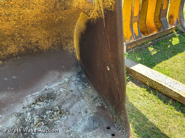 image for item MQ9320 132" W wheel loader bucket