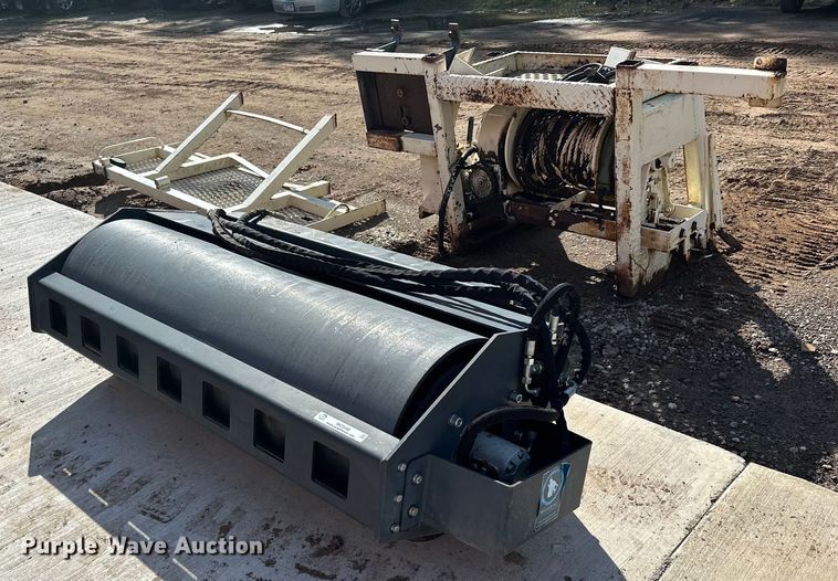 image for item MQ9440 Wolverine  60" W skid steer vibratory roller