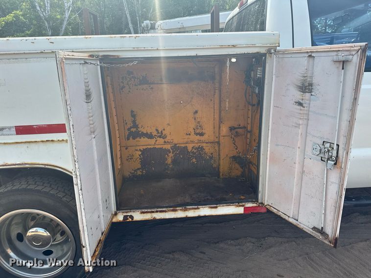 image for item MQ9441 2000 Ford F450 Super Duty  utility / service truck