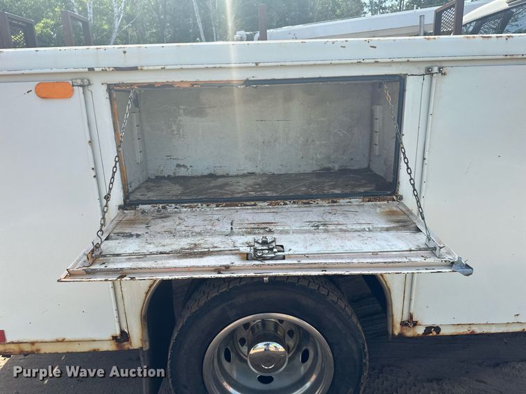 image for item MQ9441 2000 Ford F450 Super Duty  utility / service truck