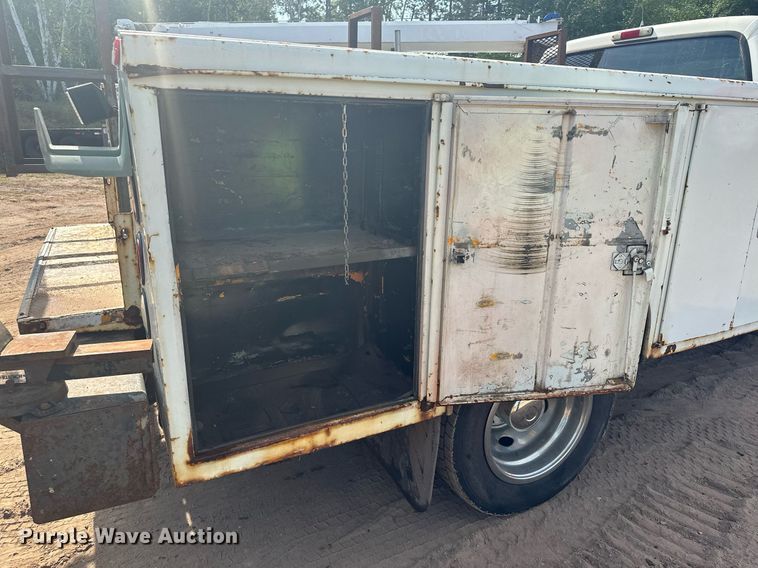 image for item MQ9441 2000 Ford F450 Super Duty  utility / service truck