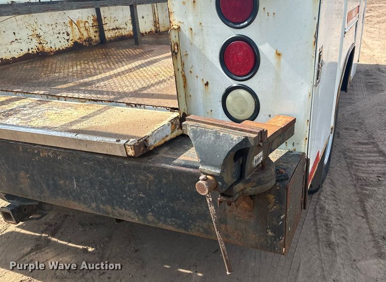 image for item MQ9441 2000 Ford F450 Super Duty  utility / service truck