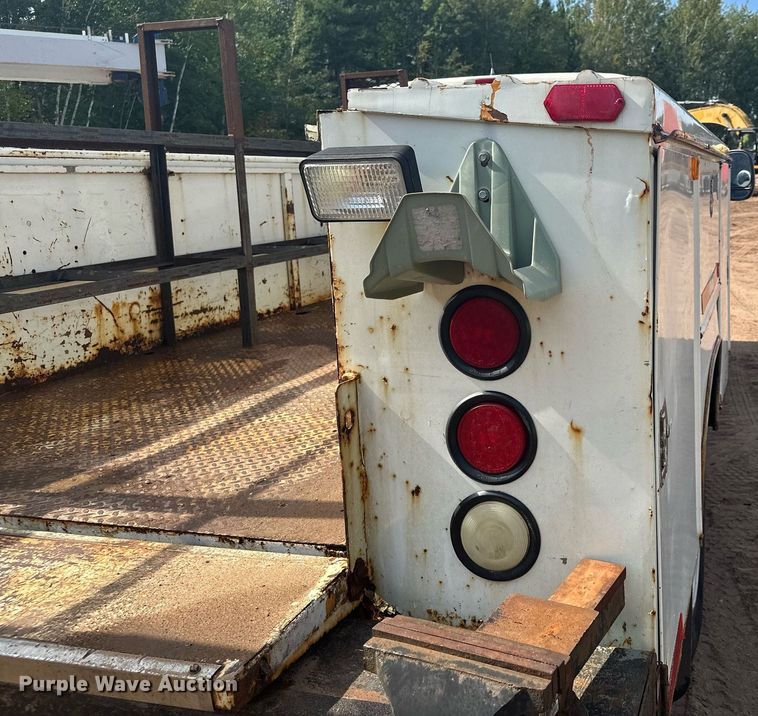 image for item MQ9441 2000 Ford F450 Super Duty  utility / service truck