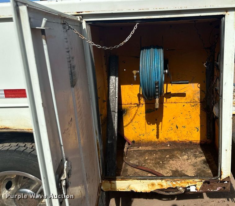 image for item MQ9441 2000 Ford F450 Super Duty  utility / service truck