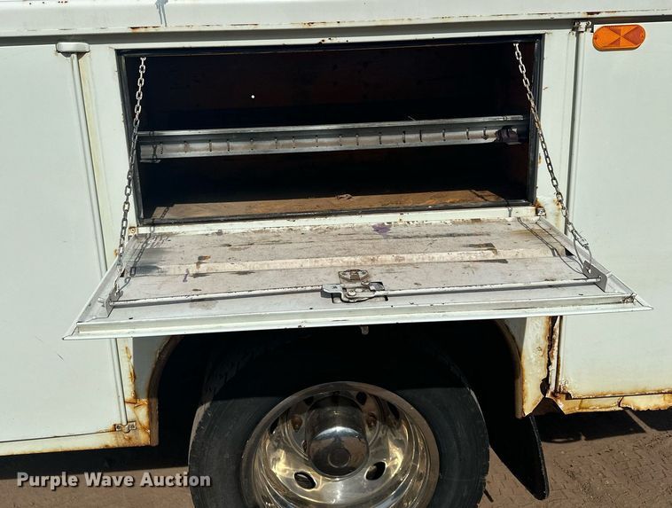 image for item MQ9441 2000 Ford F450 Super Duty  utility / service truck