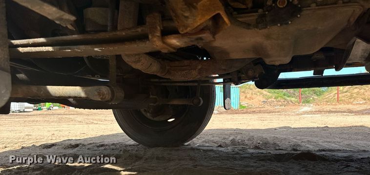 image for item MQ9441 2000 Ford F450 Super Duty  utility / service truck