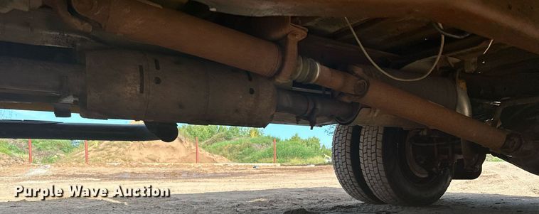 image for item MQ9441 2000 Ford F450 Super Duty  utility / service truck