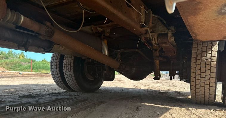 image for item MQ9441 2000 Ford F450 Super Duty  utility / service truck