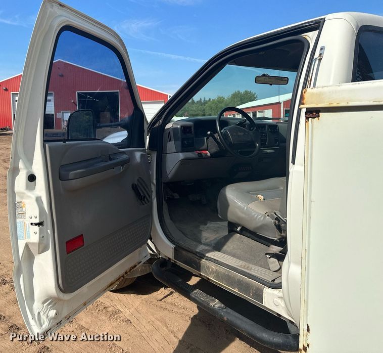 image for item MQ9441 2000 Ford F450 Super Duty  utility / service truck