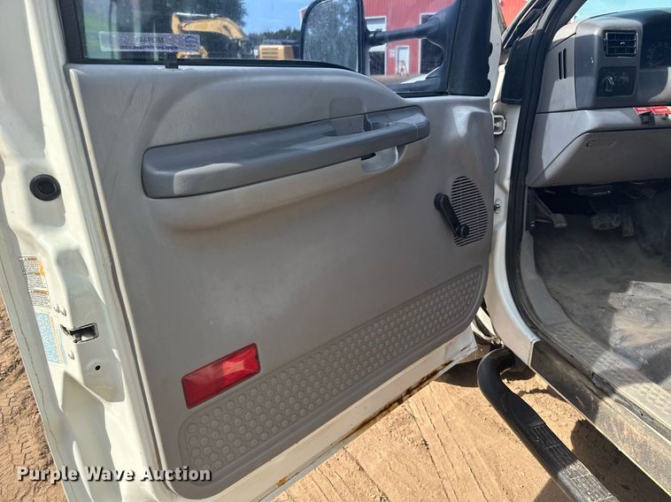 image for item MQ9441 2000 Ford F450 Super Duty  utility / service truck