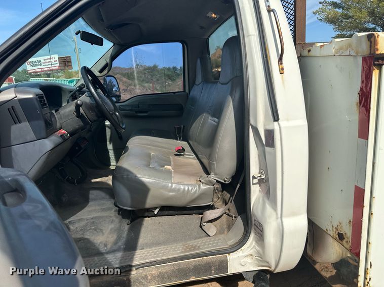 image for item MQ9441 2000 Ford F450 Super Duty  utility / service truck