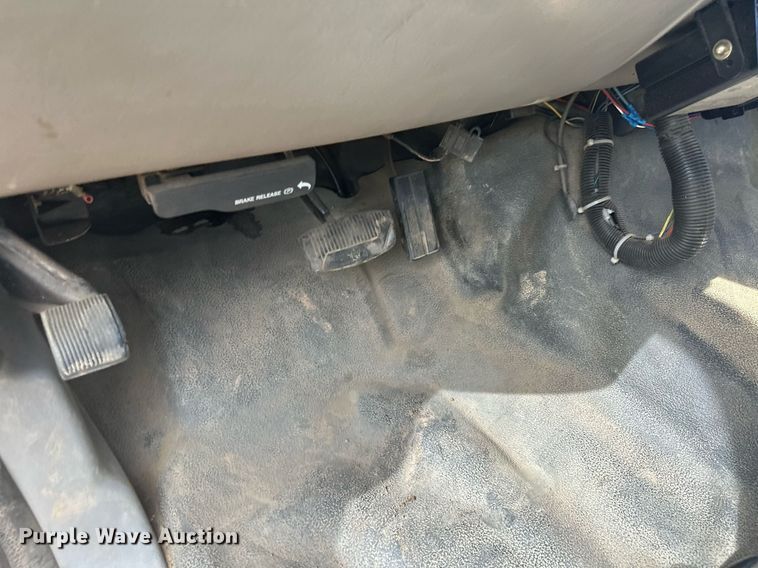 image for item MQ9441 2000 Ford F450 Super Duty  utility / service truck