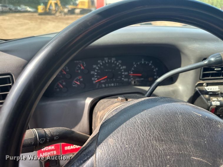 image for item MQ9441 2000 Ford F450 Super Duty  utility / service truck