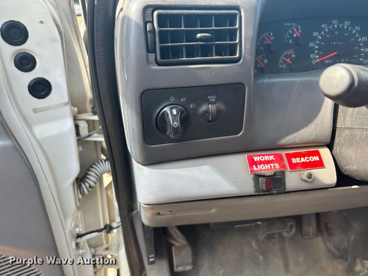 image for item MQ9441 2000 Ford F450 Super Duty  utility / service truck