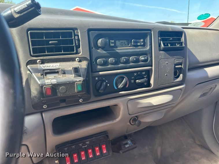 image for item MQ9441 2000 Ford F450 Super Duty  utility / service truck