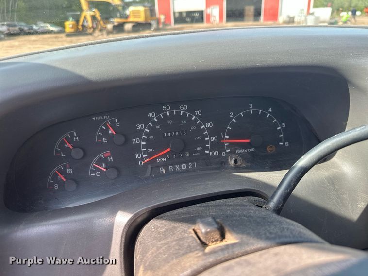 image for item MQ9441 2000 Ford F450 Super Duty  utility / service truck