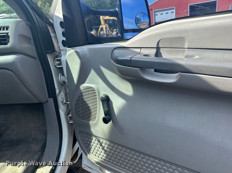 image for item MQ9441 2000 Ford F450 Super Duty  utility / service truck