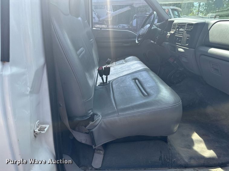 image for item MQ9441 2000 Ford F450 Super Duty  utility / service truck