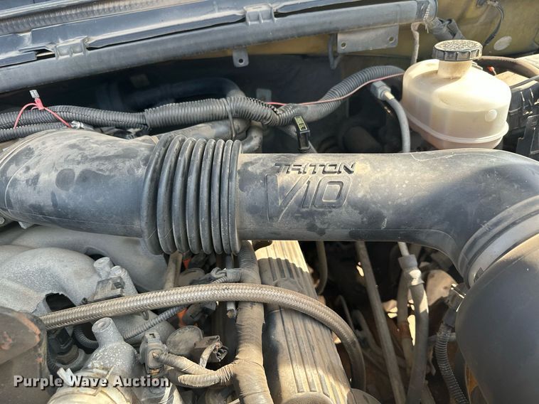 image for item MQ9441 2000 Ford F450 Super Duty  utility / service truck