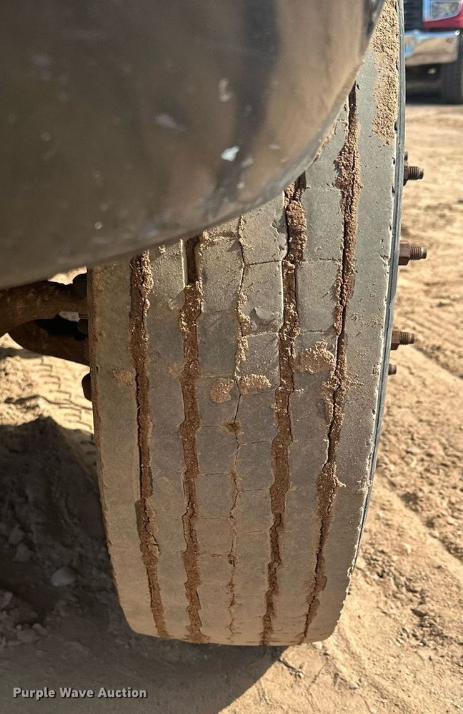 image for item MQ9441 2000 Ford F450 Super Duty  utility / service truck