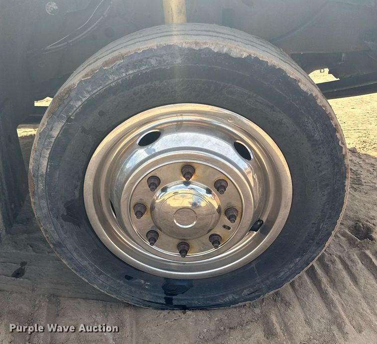 image for item MQ9441 2000 Ford F450 Super Duty  utility / service truck