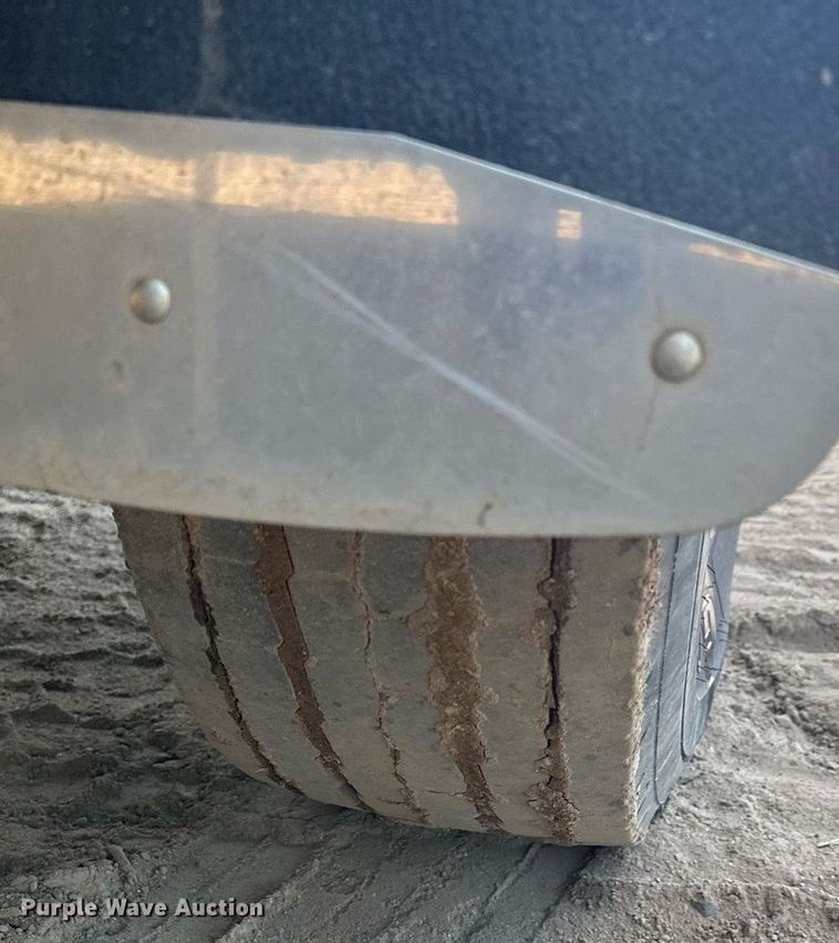 image for item MQ9441 2000 Ford F450 Super Duty  utility / service truck