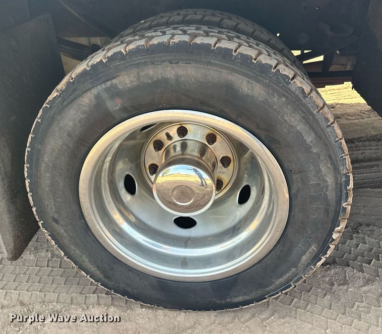 image for item MQ9441 2000 Ford F450 Super Duty  utility / service truck