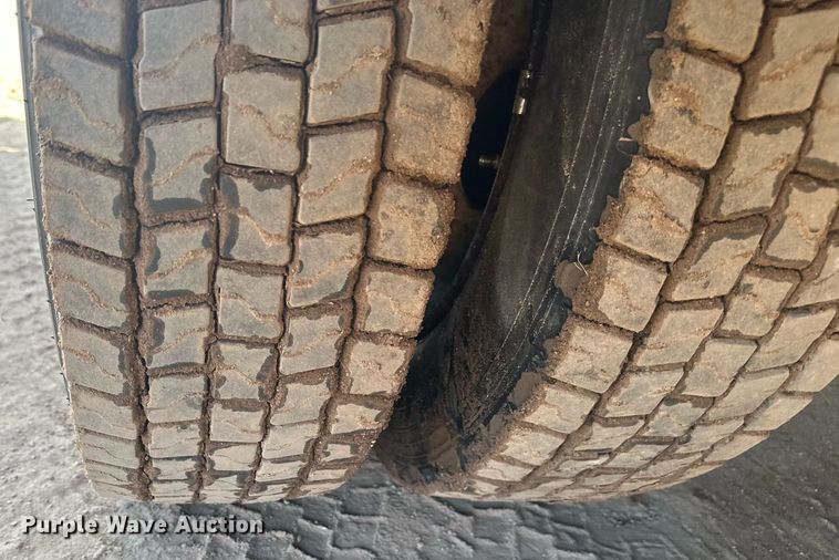 image for item MQ9441 2000 Ford F450 Super Duty  utility / service truck