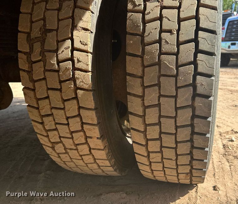 image for item MQ9441 2000 Ford F450 Super Duty  utility / service truck