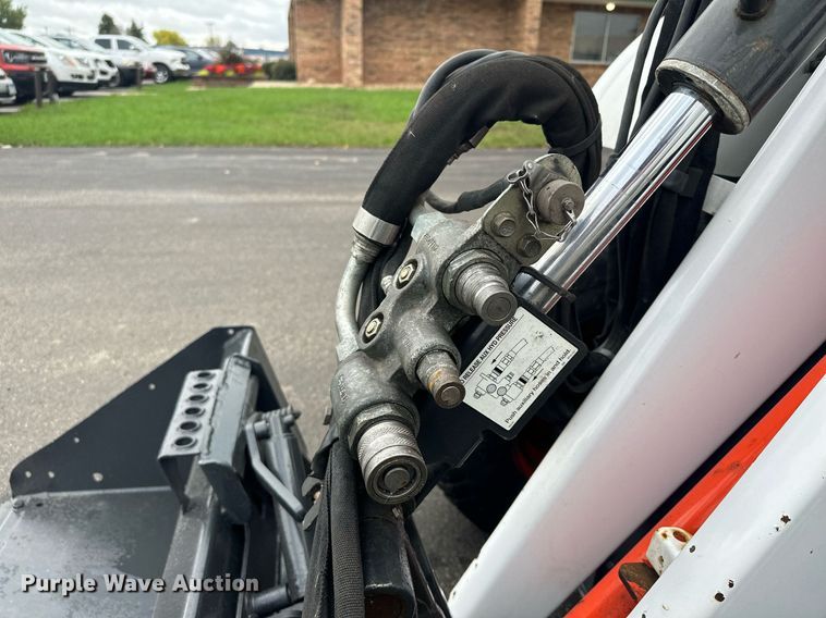 image for item MQ9475 2014 Bobcat 5600  utility vehicle