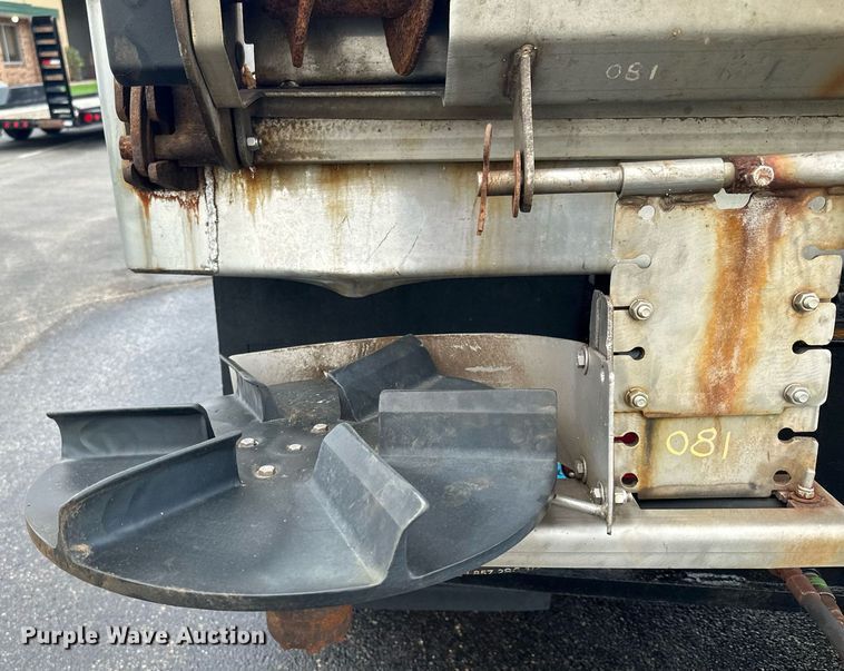 image for item MQ9477 2008 Chevrolet C5500  dump truck