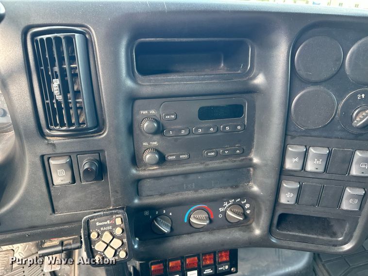 image for item MQ9477 2008 Chevrolet C5500  dump truck