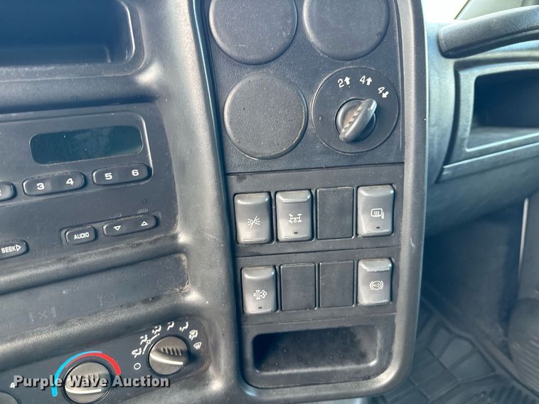 image for item MQ9477 2008 Chevrolet C5500  dump truck