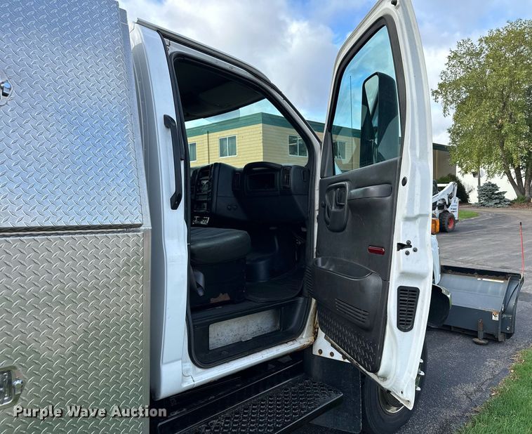 image for item MQ9477 2008 Chevrolet C5500  dump truck