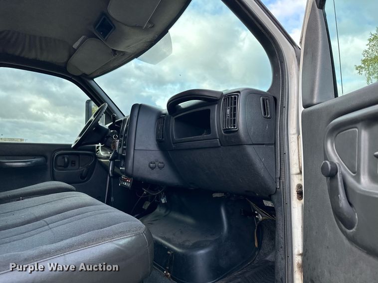 image for item MQ9477 2008 Chevrolet C5500  dump truck