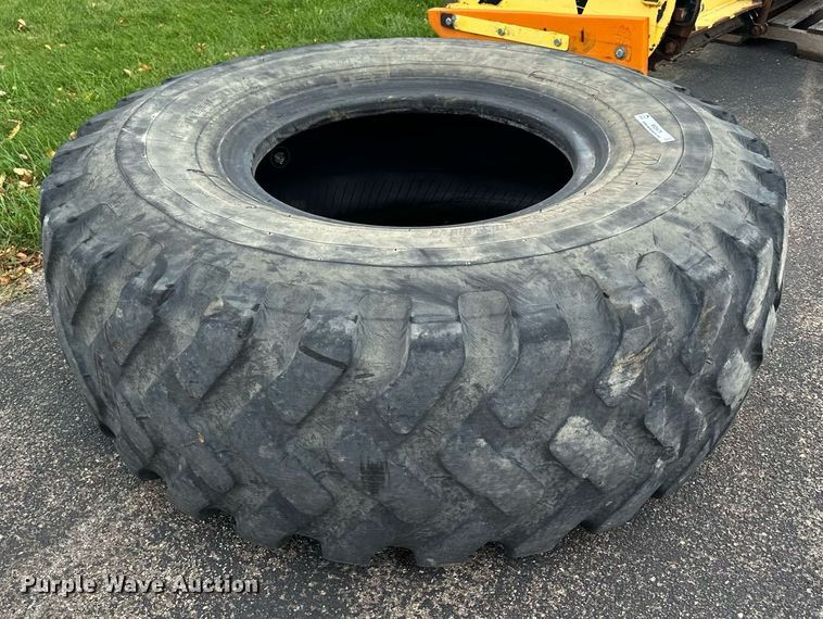 image for item MQ9479 (4) Bridgestone V-Steel Ultra Traction 20.5R25 tires